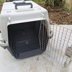 犬小屋(ケージ)、フードボウルセットの画像