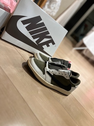 Travis Scott × Nike Air Jordan スニーカー