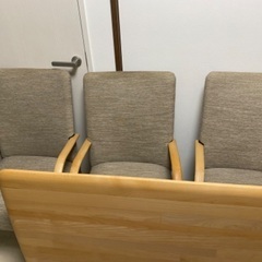 ニトリで購入したテーブルとイス4脚をお譲りします