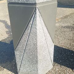 『残り２つ❗』陶器の傘立て ◇現在４つ有り 『玄関にいくつあっても便利❗』◐１つの値段 ☆サイズ約・高さ45前後 ・直径23前後の画像