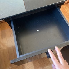 ガラスL字テーブルの画像