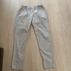 ベージュ　パンツ