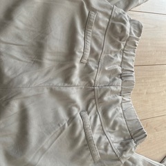ベージュ　パンツの画像