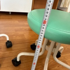 キャスター付き椅子の画像