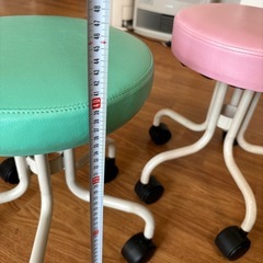 キャスター付き椅子の画像