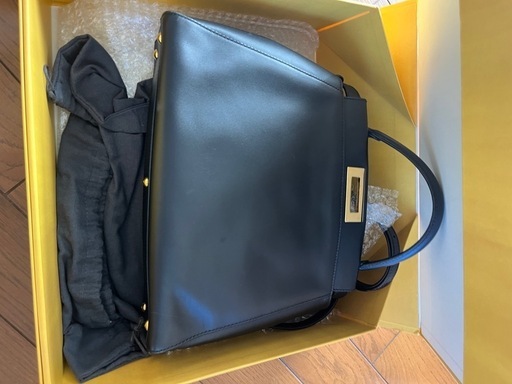 FENDI フェンディ　ピーカーブー　大きいサイズ