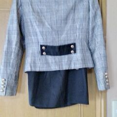 婦人スーツ　伊勢丹　9号　M サイズ　ヴィンテージ　古着　30年以上前肩パット入り　の画像