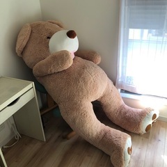 くまの特大ぬいぐるみ
