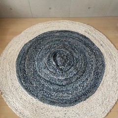 ハンドメイド！円形ラグカーペットの画像