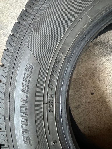 YOKOHAMAスタッドレス　14インチ　　