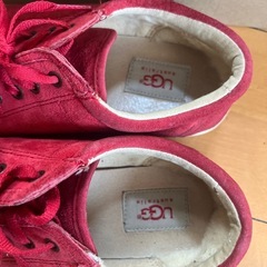UGG スニーカー 赤 中古の画像