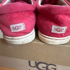 UGG スニーカー 赤 中古の画像