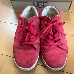 UGG スニーカー 赤 中古の画像