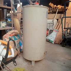 灯油ボイラーの灯油タンク直径40ｃｍ高さ90ｃｍ