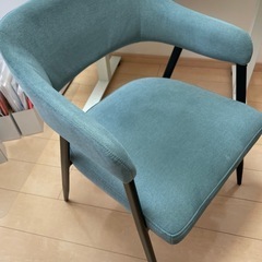 ニトリ　肘付きダイニングチェアの画像