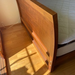 クイーンサイズベット　高反発マットレス付
の画像
