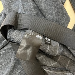 ユニクロ　パンツスカート　濃グレーストライプ　あげますの画像