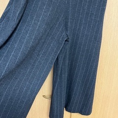ユニクロ　パンツスカート　濃グレーストライプ　あげますの画像
