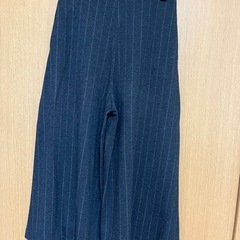ユニクロ　パンツスカート　濃グレーストライプ　あげますの画像