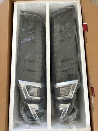 ヴォクシー　80後期純正　テールランプ