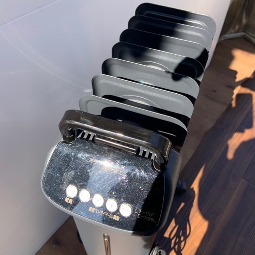 2021年製 アイリスオーヤマ ウェーブ型オイルヒーター IWHD-1208M-B