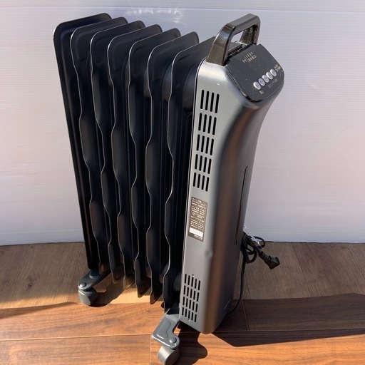 2021年製 アイリスオーヤマ ショップ ウェーブ型オイルヒーター IWHD