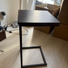 サイドテーブル