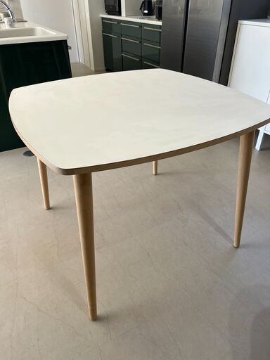 IKEA★おしゃれなダイニングテーブル