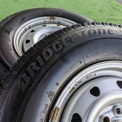 スタッドレスタイヤ 165/80R13 2017年製 マルチ8穴ホイールの画像