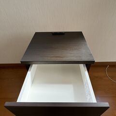寝具サイドテーブルの画像