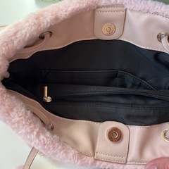 キレイ　もふもふ、ハンドバック　カバン　横25cmぐらい、深さ21cmぐらいの画像