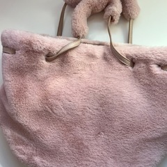 キレイ　もふもふ、ハンドバック　カバン　横25cmぐらい、深さ21cmぐらいの画像