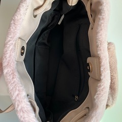 キレイ　もふもふ、ハンドバック　カバン　横25cmぐらい、深さ21cmぐらいの画像