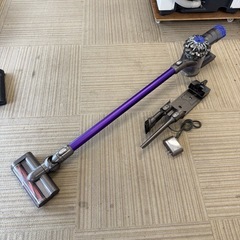 【美品‼️】ダイソン コードレススティッククリーナー サイクロン式掃除機 V6 アタッチメント2個付き 2way充電器 美品‼️】ダイソン コードレススティッククリーナー サイクロン式掃除