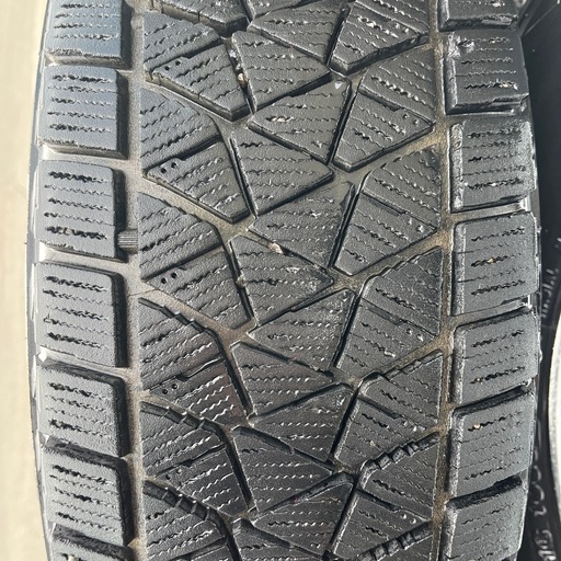 【取引終了致しました】スタッドレスタイヤ付16インチホイール（4本）　215 70 R16 ブリヂストンDMV-2
