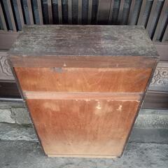 昔の収納棚　幅約５５cm　奥行約２５cm　高さ約８８cm　本棚などにの画像