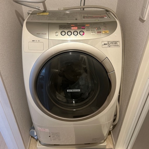 ドラム型洗濯機　パナソニック　　NA-VR5500L\n