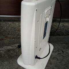 ハロゲンヒーター　HITACHI製　HLHｰ104　2012年製　動きますの画像