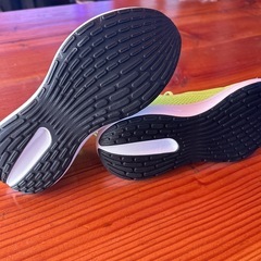 新品【adidas】レディースランニングシューズの画像