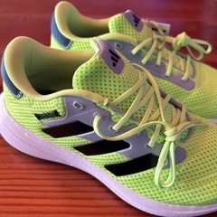 新品【adidas】レディースランニングシューズの画像