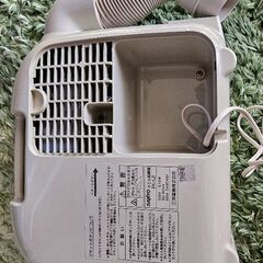 布団乾燥機　稼働品　裏ぶた欠品の画像