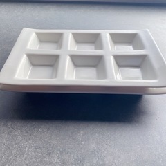 natural 角深口六品皿  2枚セット  
白 陶器 オードブル 薬味入れ 前菜シリーズ 角深口六品皿 白い食器 2枚セットしゃれ ワイン  かわいい お寿司 チーズ おつまみ インテリア アクセサリー置き カフェ レストラン バル の画像