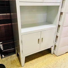 【武蔵小山店】  医療棚 ケビント ドクターキャビネット マルセン MARUSEN キャビネット 事務棚 事務キャビネット スチールキャビネット ドキュメントケース ビンテージキャビネット 古家具 アンティーク家具 ガラスケース ホワイトキャビネット オフホワイト 棚付き収納 スチール棚 ビンテージ 棚 ガラス扉収納 白家具 什器 レトロ家具 メディカルキャビネット 古道具 ヴィンテージ収納の画像