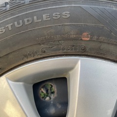 スタッドレスタイヤ 205 65 15 DUNLOP DSX-2 冬タイヤ とりあえずのタイヤに トヨタ ホイールカバー  ４本セット  の画像