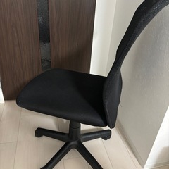 黒のイスの画像