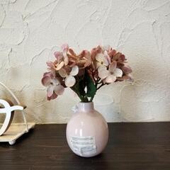 定価4900円フラワーベースと紫陽花の画像