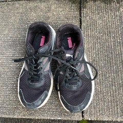 PUMA運動靴23センチ