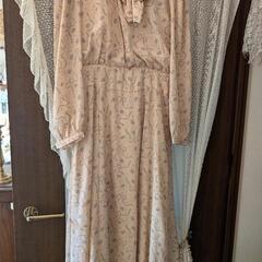 ピンクの小花柄ロングワンピース