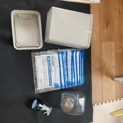 ゴミ箱20L 小物入れ　ファイル　消臭スプレーの画像