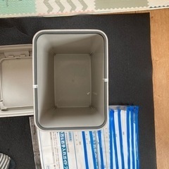 ゴミ箱20L 小物入れ　ファイル　消臭スプレーの画像